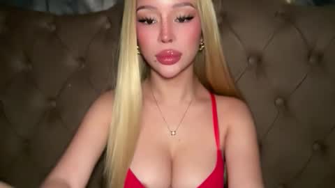 Elle  dont forget to folloW me and thumbs up online show from April 19, 3:39 am