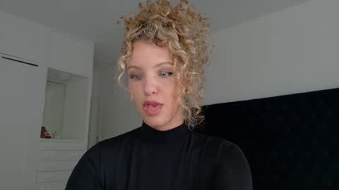 Snapshot of theislandgirl chatting on September 26, 11:45 pm Lily Marie online show from September 26, 11:45 pm