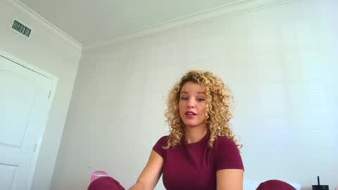 Snapshot of theislandgirl chatting on February 26, 4:49 pm Lily Marie online show from February 26, 4:49 pm