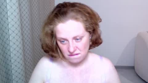 Ella online show from November 29, 5:28 pm