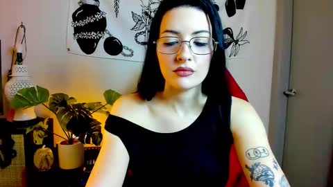 themelrose online show from October 30, 10:11 pm