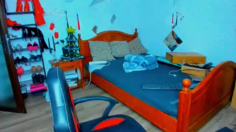 thenaughtygf online show from December 15, 10:37 pm