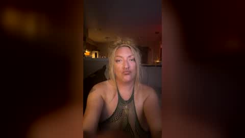 thesiennavaleofficial online show from July 31, 10:05 am