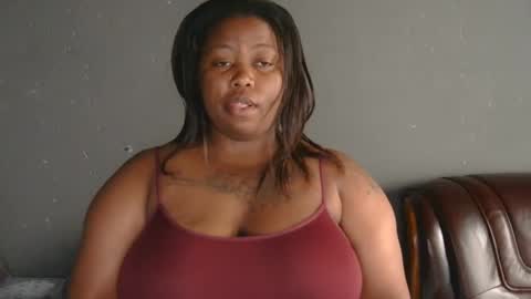 Snapshot of thickcaramel_p chatting on January 13, 1:28 pm phindy online show from January 13, 1:28 pm