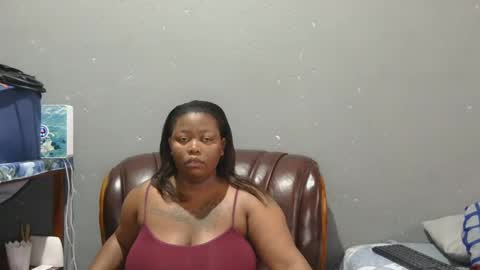 Snapshot of thickcaramel_p chatting on March 10, 9:45 am phindy online show from March 10, 9:45 am