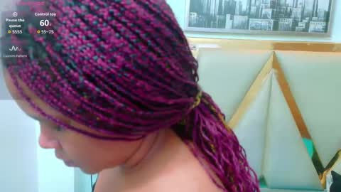 Snapshot of thickeebonyy chatting on October 19, 7:49 pm thickeebonyy online show from October 19, 7:49 pm