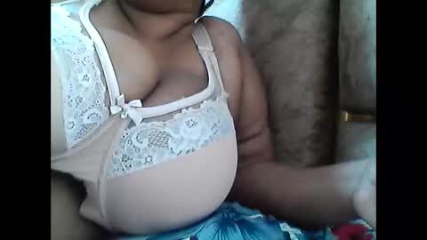 thicky_sandra online show from April 22, 8:33 am
