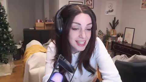 Sarra Rhies online show from January 2, 6:45 pm