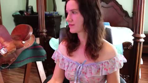 ThornburyRose online show from February 28, 7:02 pm