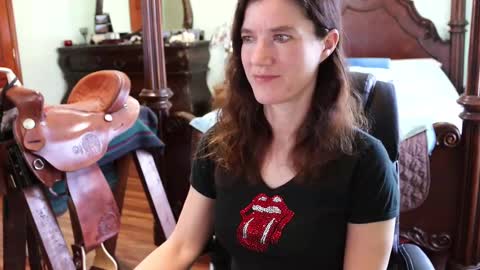 ThornburyRose online show from March 1, 7:04 pm