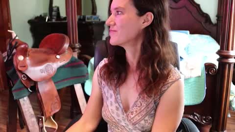 ThornburyRose online show from November 27, 6:44 pm