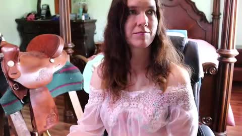 ThornburyRose online show from April 26, 5:43 pm