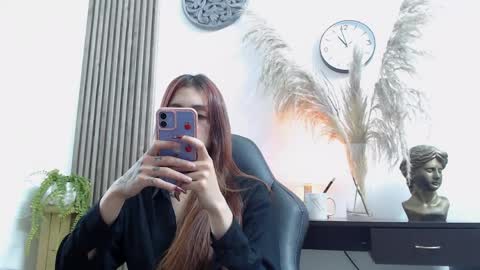 LIA online show from April 24, 3:59 pm