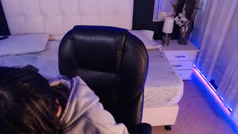 LIA online show from December 19, 3:26 pm