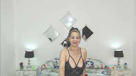 Snapshot of tiara_mature chatting on December 27, 1:11 am GOOD MOMMY online show from December 27, 1:11 am