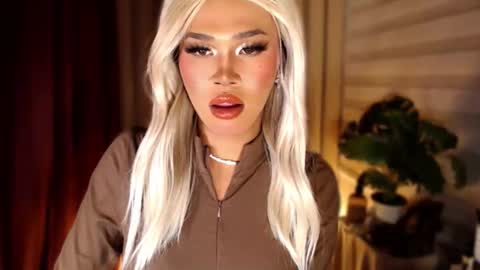 Sam online show from February 5, 6:11 pm