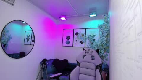 Tiara  online show from April 26, 3:04 am