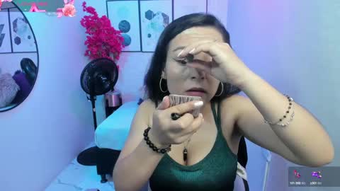 Snapshot of tiara_r chatting on January 3, 8:01 pm Tiara online show from January 3, 8:01 pm