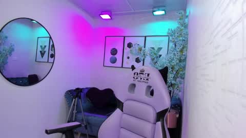 Tiara  online show from April 28, 3:32 am