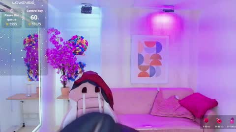 Snapshot of tiara_r chatting on October 6, 7:40 pm Tiara online show from October 6, 7:40 pm