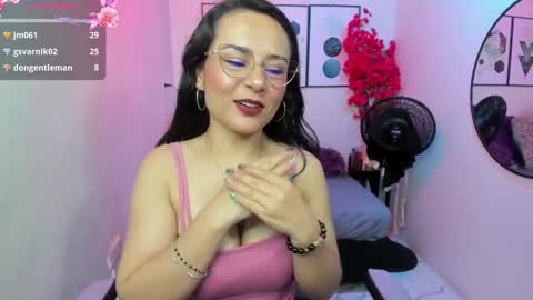 Snapshot of tiara_r chatting on December 27, 8:50 pm Tiara online show from December 27, 8:50 pm