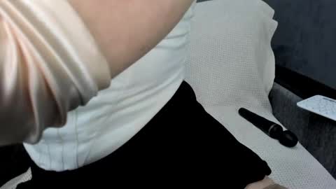 tibetian_fox_matilda online show from April 23, 12:12 pm