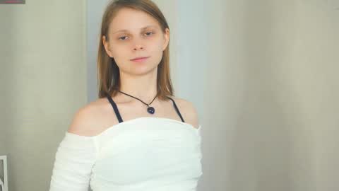 Lily online show from March 10, 8:40 am