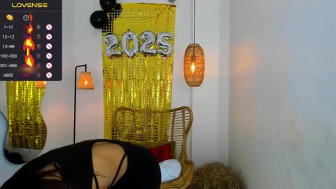 Snapshot of tifanny_eve chatting on December 31, 12:36 pm Dani online show from December 31, 12:36 pm