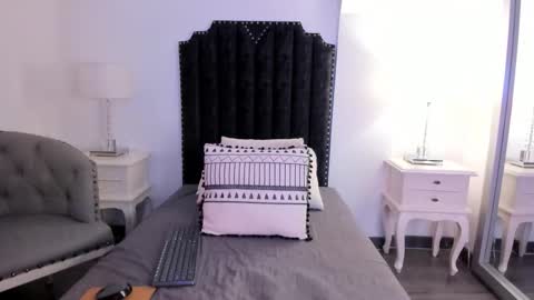 tifanny_lorenns online show from March 12, 12:30 pm