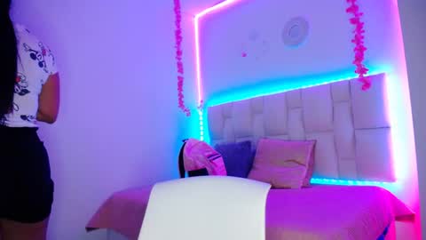 Snapshot of tiffany___pink chatting on January 27, 8:17 pm tiffany online show from January 27, 8:17 pm