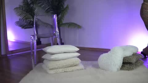 Snapshot of tiffanymaze chatting on October 7, 6:40 am Ilaria online show from October 7, 6:40 am