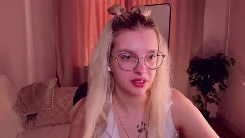 tiffanypeach online show from April 27, 4:53 am