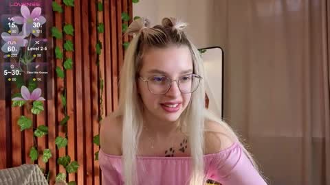 tiffanypeach online show from April 12, 12:30 pm