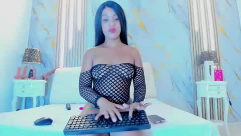 T I F F A N Y online show from April 4, 8:51 pm