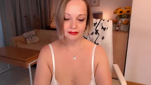 Tilly online show from April 25, 8:28 pm