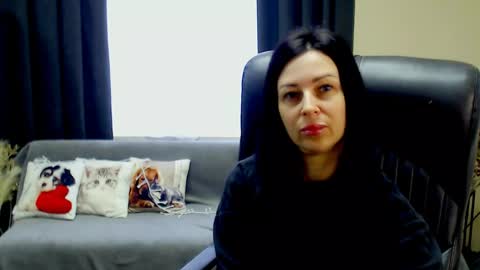 Luisa online show from April 2, 7:50 am