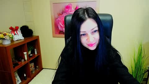 Snapshot of timeparadice chatting on December 13, 8:43 am Luisa online show from December 13, 8:43 am
