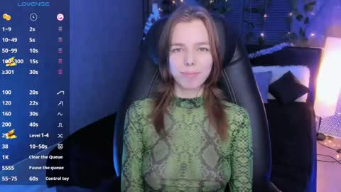 Snapshot of tina_tayllor chatting on December 22, 5:32 pm Tina Tayllor MY SHEDULEMondayTuesdayWednesday FridaySaturdaySunday online show from December 22, 5:32 pm