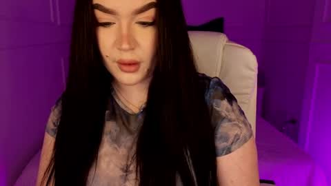 hi im curvy babyface girlie Tina online show from April 9, 7:25 am