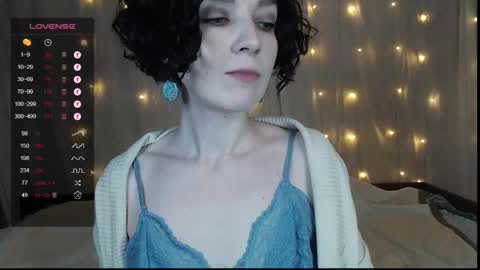 Snapshot of tinawincee chatting on December 20, 5:04 am Tina online show from December 20, 5:04 am