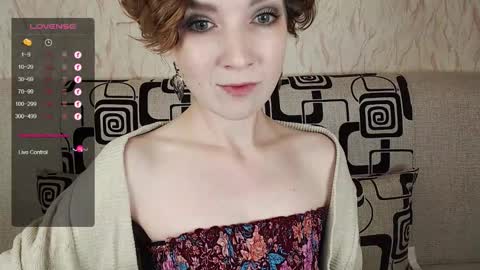 Snapshot of tinawincee chatting on September 19, 5:28 am Tina online show from September 19, 5:28 am