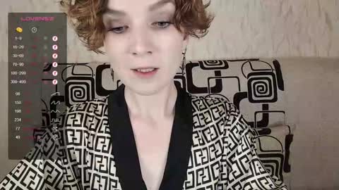Snapshot of tinawincee chatting on October 2, 5:12 am Tina online show from October 2, 5:12 am