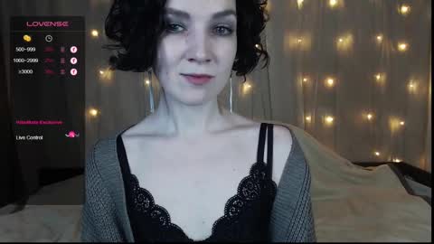 Snapshot of tinawincee chatting on December 13, 5:27 am Tina online show from December 13, 5:27 am