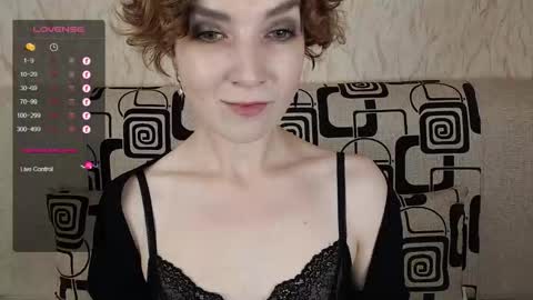Snapshot of tinawincee chatting on September 14, 5:49 am Tina online show from September 14, 5:49 am