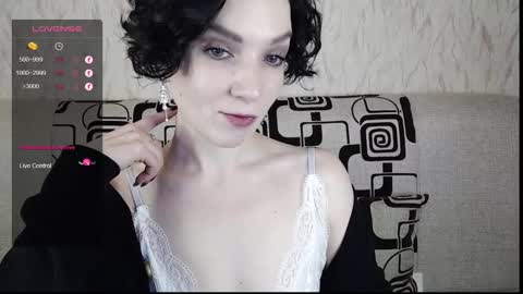 Snapshot of tinawincee chatting on February 26, 5:57 am Tina online show from February 26, 5:57 am