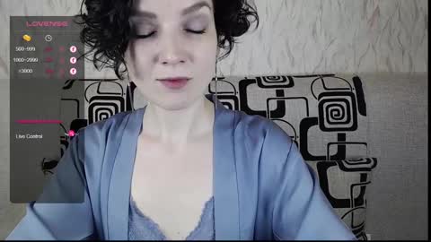 Snapshot of tinawincee chatting on March 7, 5:51 am Tina online show from March 7, 5:51 am