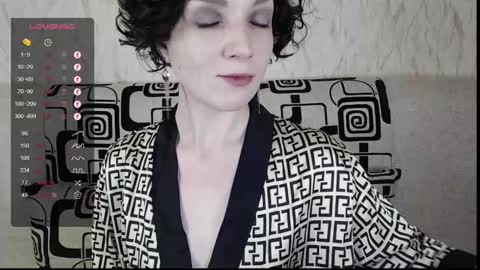 Snapshot of tinawincee chatting on March 9, 5:44 am Tina online show from March 9, 5:44 am