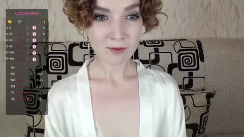 Snapshot of tinawincee chatting on October 3, 5:34 am Tina online show from October 3, 5:34 am