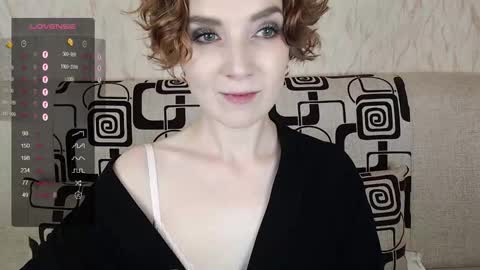 Snapshot of tinawincee chatting on October 12, 5:54 am Tina online show from October 12, 5:54 am