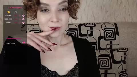 Snapshot of tinawincee chatting on October 18, 6:05 am Tina online show from October 18, 6:05 am
